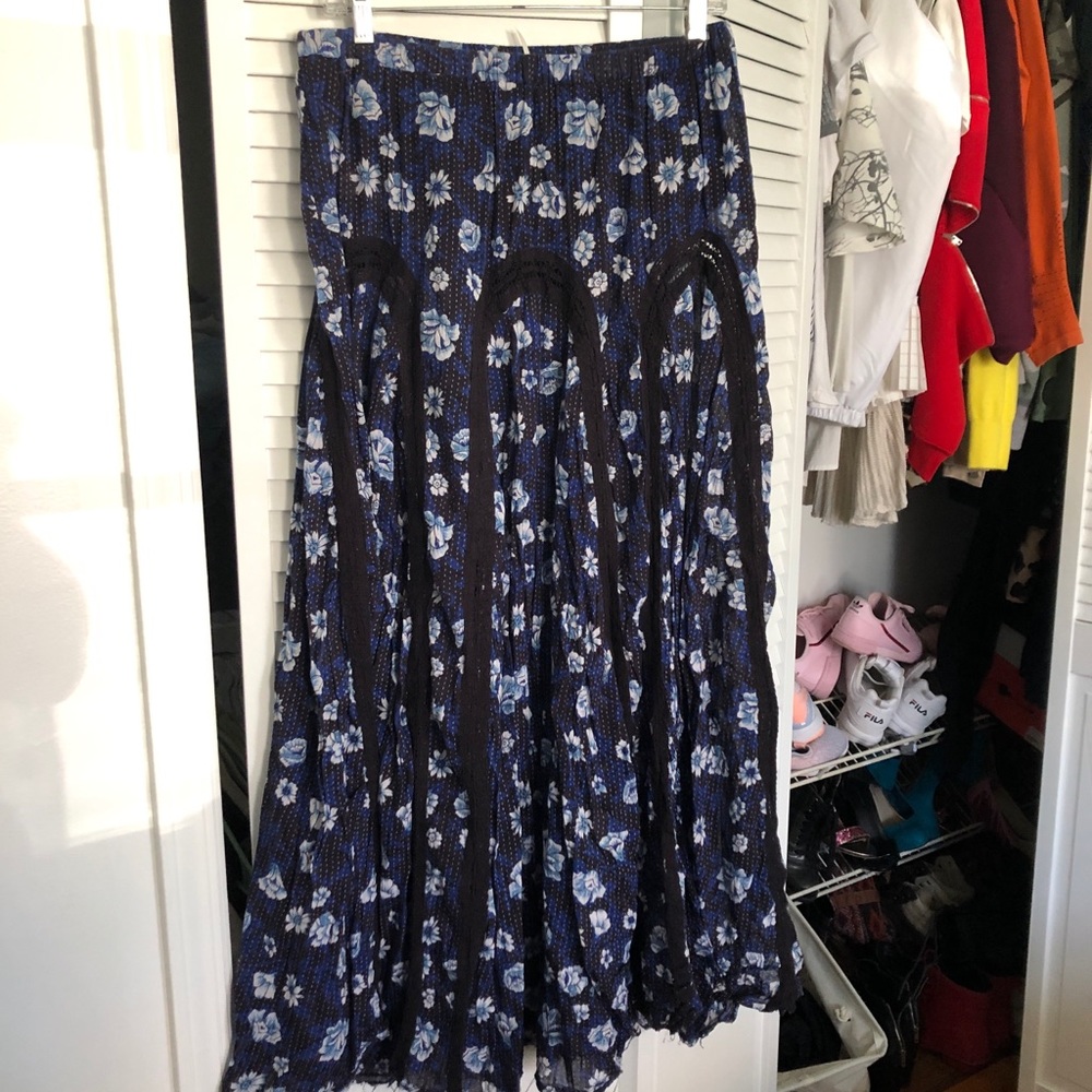 Flowy skirt